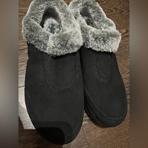 Almost new Skechers Slipper/Shoes